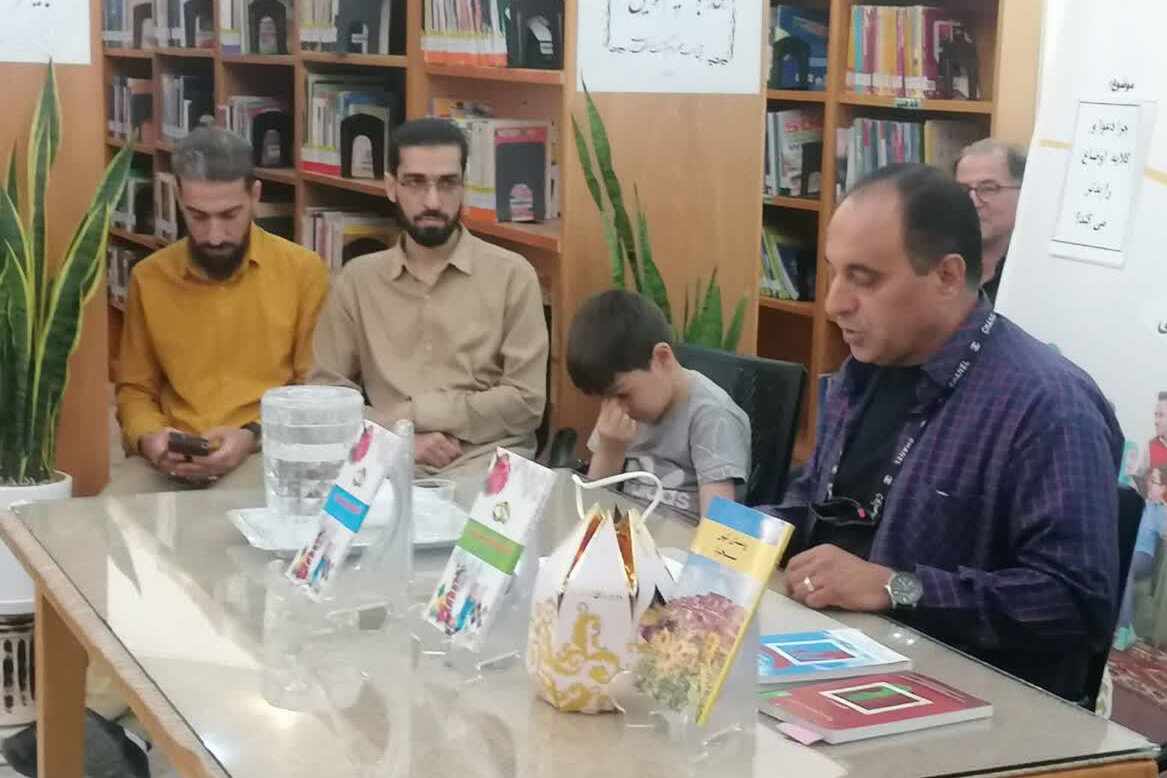 کارگاه آموزشی «خانواده موفق» در کتابخانه حضرت ولیعصر(عج) شهر ساوه