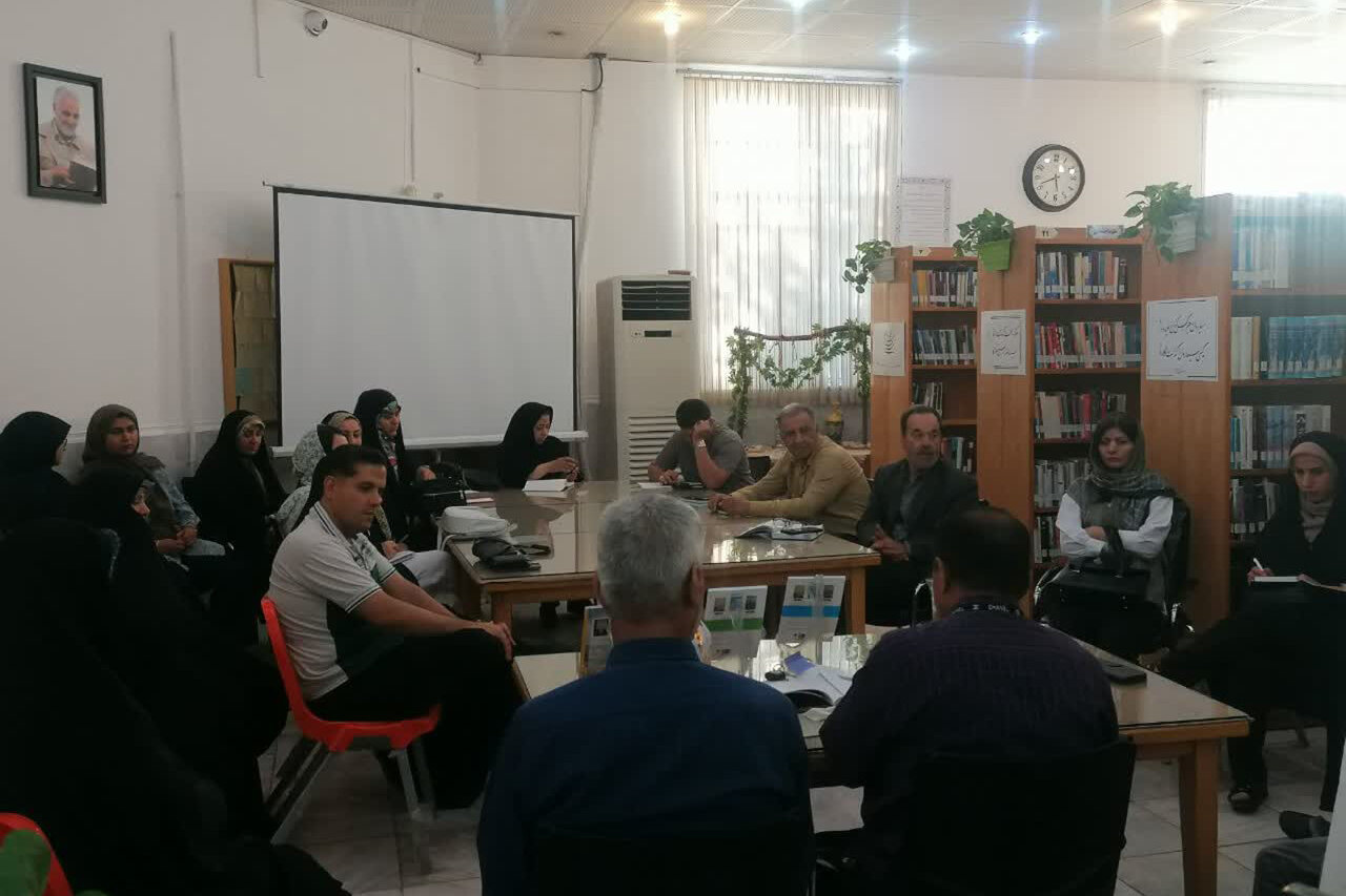 کارگاه آموزشی «خانواده موفق» در کتابخانه حضرت ولیعصر(عج) شهر ساوه