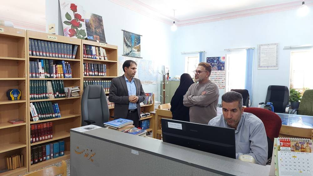 مدیرکل کتابخانههای عمومی استان کهگیلویه و بویراحمد از کتابخانههایعمومی شهرستان دنا بازدید کرد