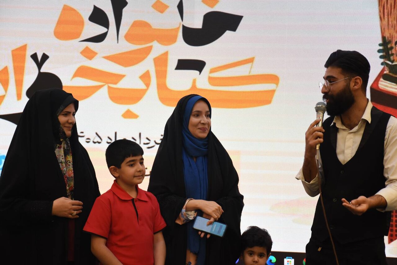 تربیت نسل آگاه، با نهادینهسازی عادت مطالعه در کانون خانواده
