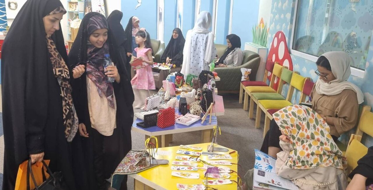 نمایشگاه هنرهای‌دستی «اهالی کتاب» جلوه‌گاه ذوق و هنر کودکانه