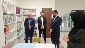 بازدید معاون برنامه‌ریزی و توسعه اقتصادی سازمان مدیریت و برنامه‌ریزی استان گیلان از کتابخانه مرکزی رشت