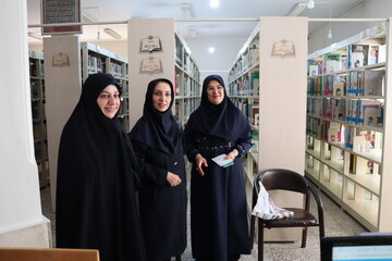 بازدید مدیرکل بانوان استانداری قزوین از کتابخانه اقبالیه