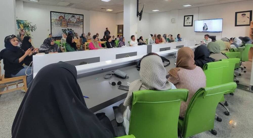 حضور بیش از ۵۰ نفر از فعالان صنایع‌دستی در کارگاه تخصصی «بازاریابی و برندینگ» در بجنورد