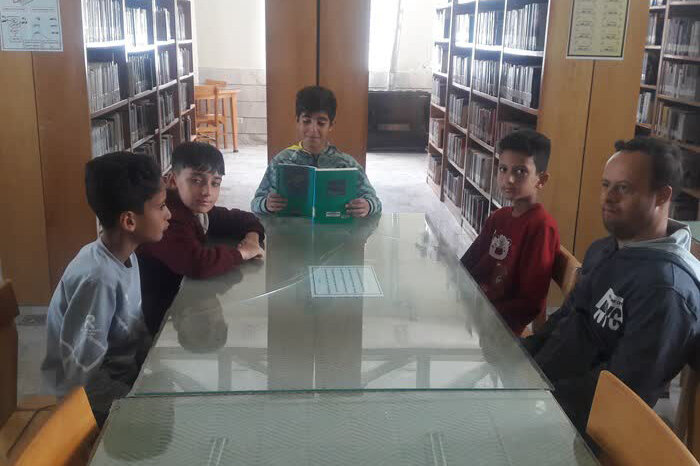 برنامه‌های جمع‌خوانی کتاب در کتابخانه کربلایی کاظم شهر ساروق