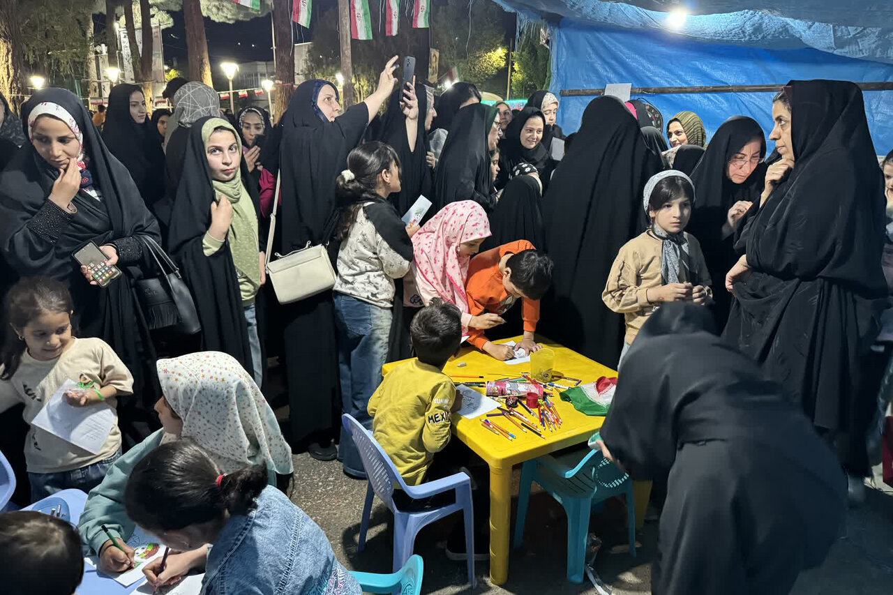 برپایی غرفه فرهنگی کتابخانههای عمومی شهرستان آشتیان در تجمعات شبانه
