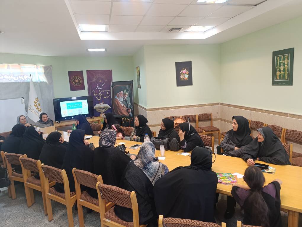 نشست تخصصی گفت‌وگوی بین نسلی در قم برگزار شد
