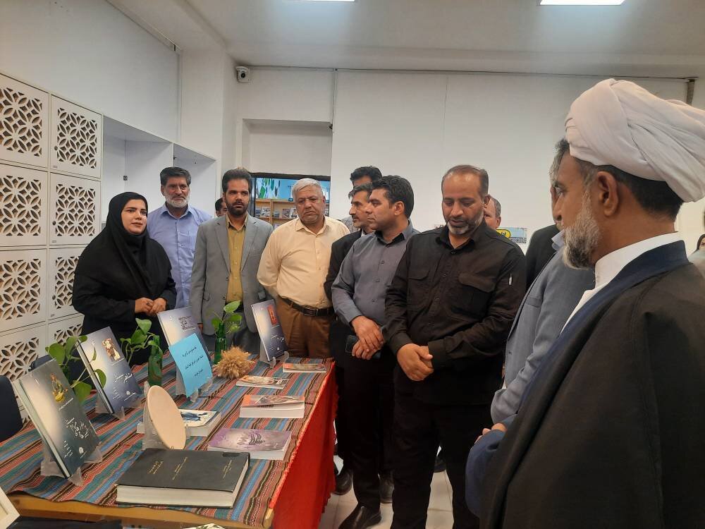 نمایشگاه صنایع دستی در کتابخانه امام علی (ع) شهرستان هیرمند
