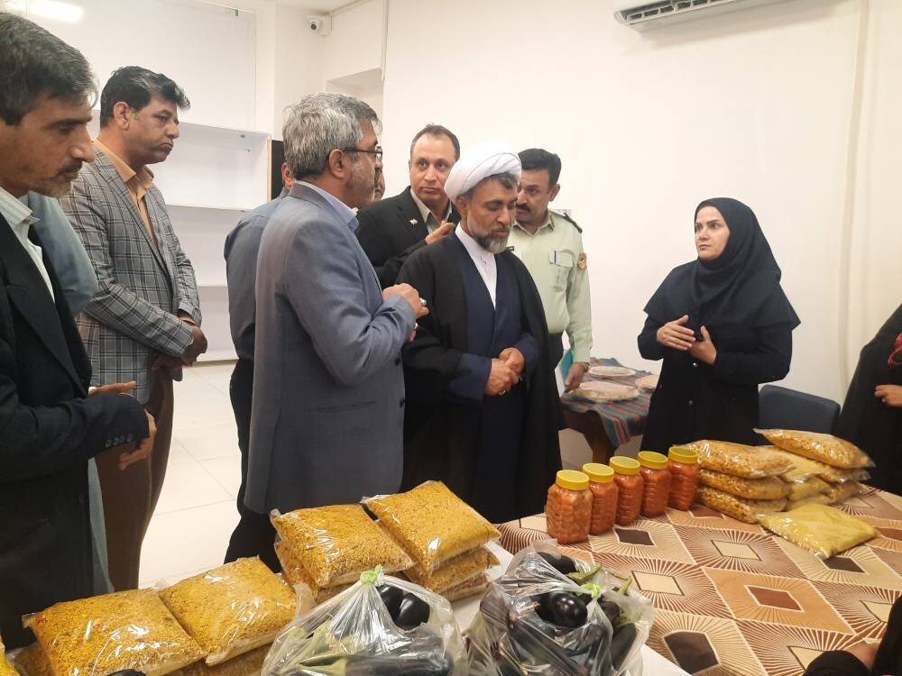 نمایشگاه صنایع دستی در کتابخانه امام علی (ع) شهرستان هیرمند