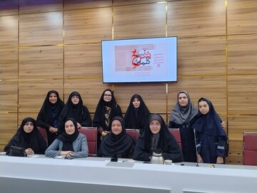 محفل ادبی «آیین سرخ کلمات» در کتابخانه‌ عمومی علامه‌حلی برگزار شد