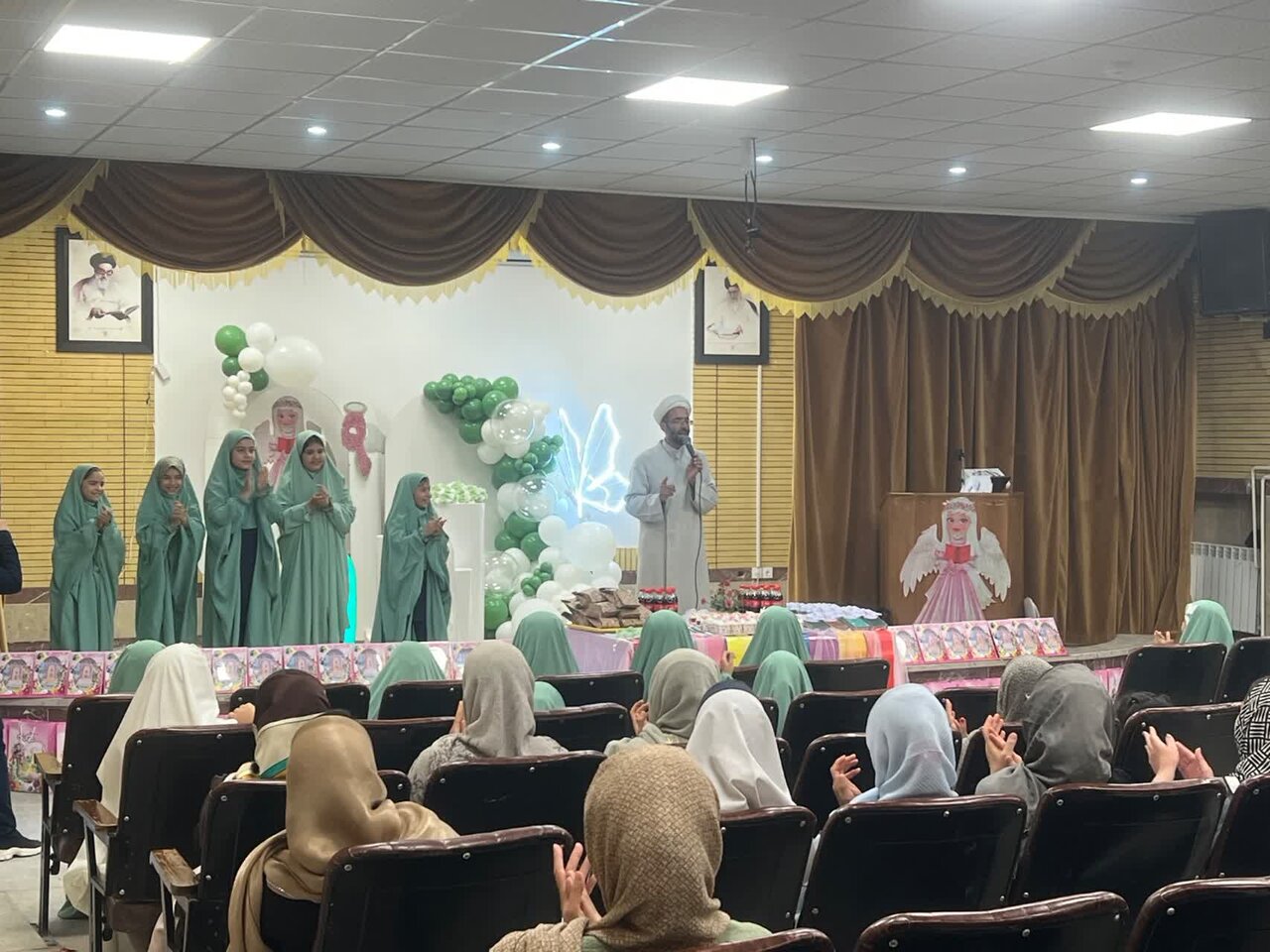 برگزاری ویژهبرنامه «جشن تکلیف دختران» در کتابخانه عمومی فرهنگیان همدان