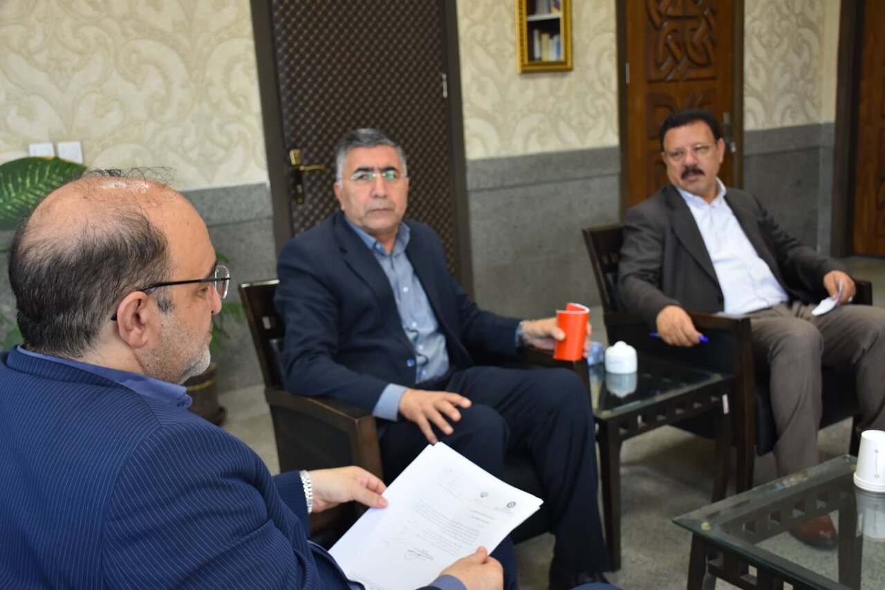 دیدار مدیرکل کتابخانه‌های عمومی آذربایجان شرقی با معاون هماهنگی امور عمرانی استانداری