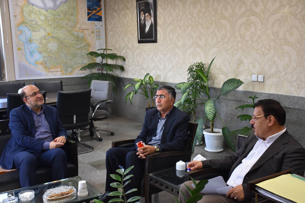 دیدار مدیرکل کتابخانه‌های عمومی آذربایجان شرقی با معاون هماهنگی امور عمرانی استانداری