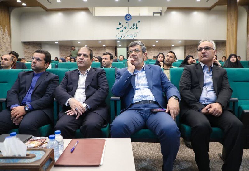 نخستین همایش آموزشی مدیران و کارشناسان روابط عمومیهای یزد، در کتابخانه مرکزی برگزار شد