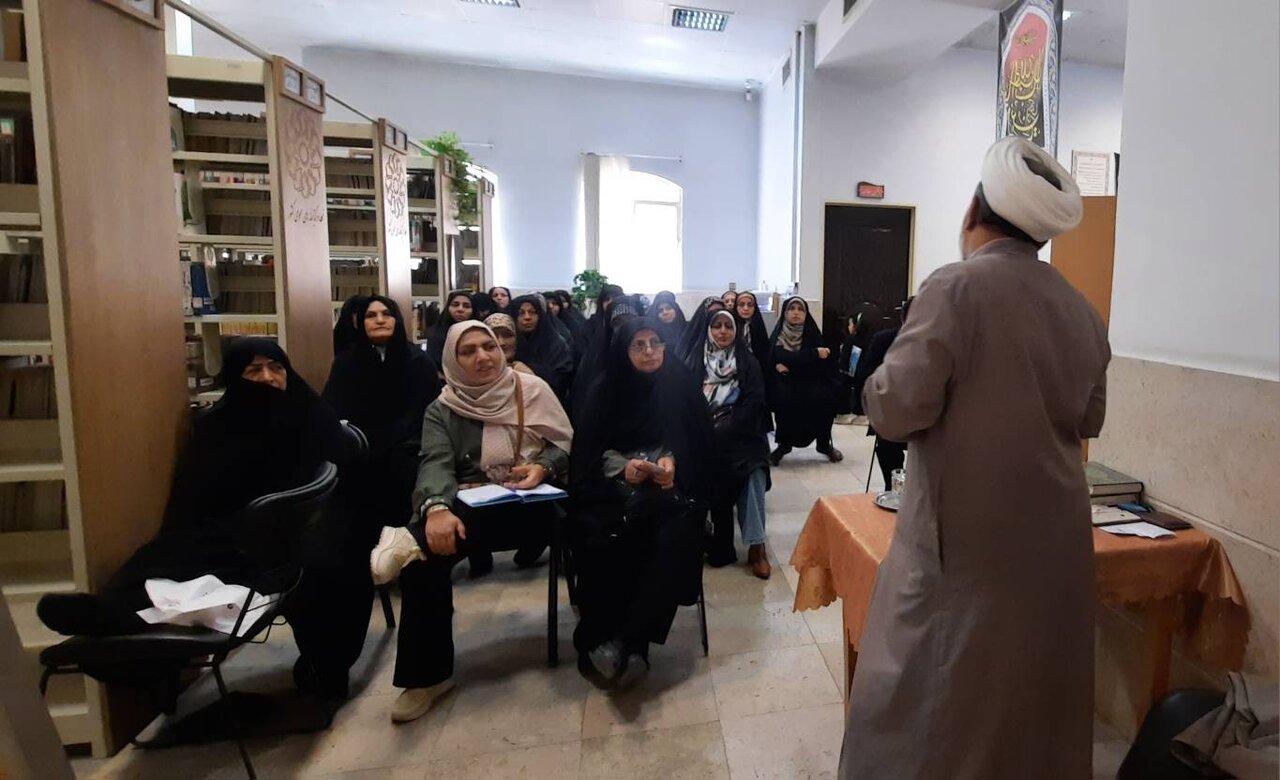 برگزاری برنامه های مناسبتی و کتاب محور در کتابخانه های استان تهران