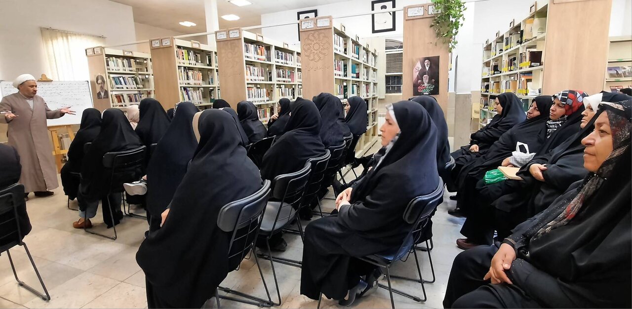 برگزاری برنامه های مناسبتی و کتاب محور در کتابخانه های استان تهران