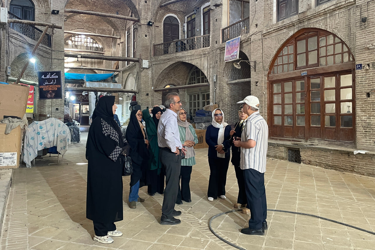 کارگاه «یک فرش، یک تمدن» در بازار تاریخی اراک برگزار شد