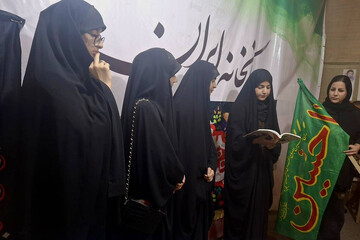 روایت عشق و حماسه سیدالشهدا(ع) در غرفه کتابخانه ایران