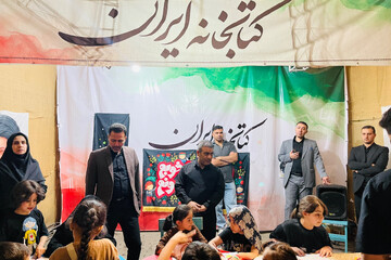 روایت عشق و حماسه سیدالشهدا(ع) در غرفه کتابخانه ایران
