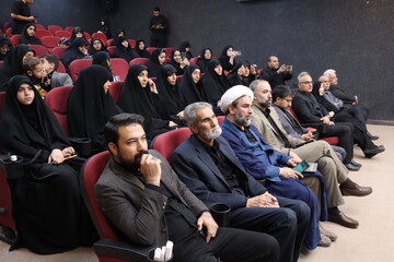 کتاب «محفل محترم» در یزد رونمایی شد