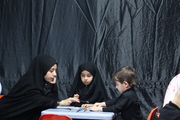برپایی موکب «کتابِ حسینی» در آذربایجان‌غربی؛ رویدادی که همزمان با آغاز ماه محرم، عشق به اهل بیت (ع) را با ترویج فرهنگ کتاب‌خوانی پیوند زد.