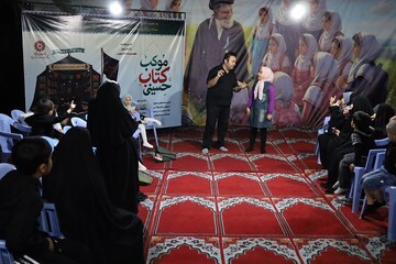 برپایی موکب «کتابِ حسینی» در آذربایجان‌غربی؛ رویدادی که همزمان با آغاز ماه محرم، عشق به اهل بیت (ع) را با ترویج فرهنگ کتاب‌خوانی پیوند زد.