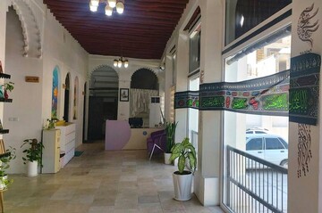 کتابخانه‌های عمومی استان بوشهر همزمان با محرم سیاه‌پوش شدند
