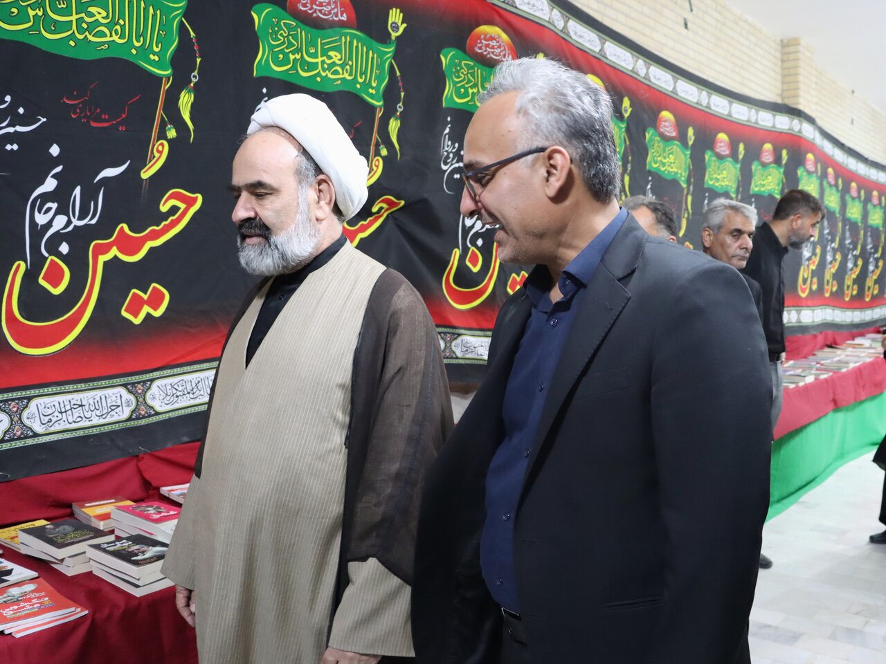 بازدید مدیرکل کتابخانه‌های عمومی یزد از شانزدهمین نمایشگاه کتاب «ثارالله» شهرستان زارچ