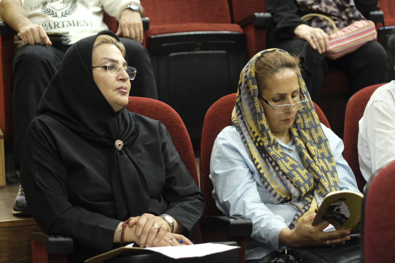 نشست نقد و بررسی مجموعه داستان «گنج گلوله»