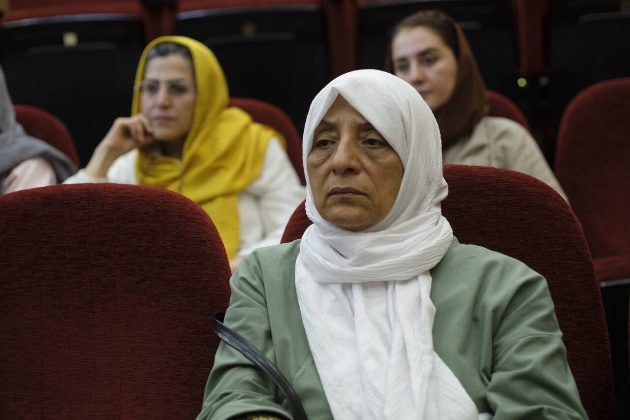نشست نقد و بررسی مجموعه داستان «گنج گلوله»