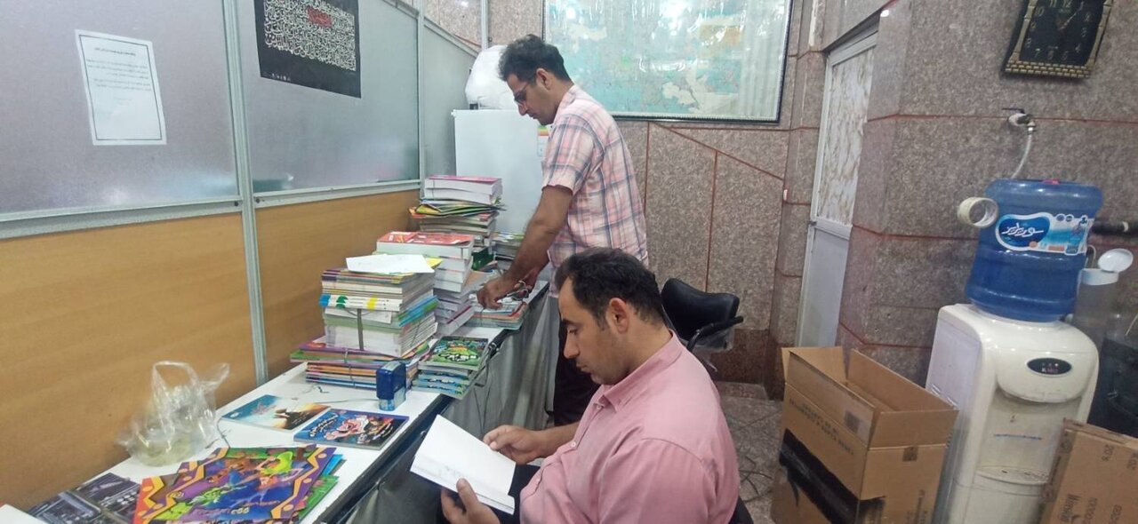 اهدای بیش از ۱۵ هزار نسخه کتاب و اسباببازی به کتابخانههای عمومی لرستان