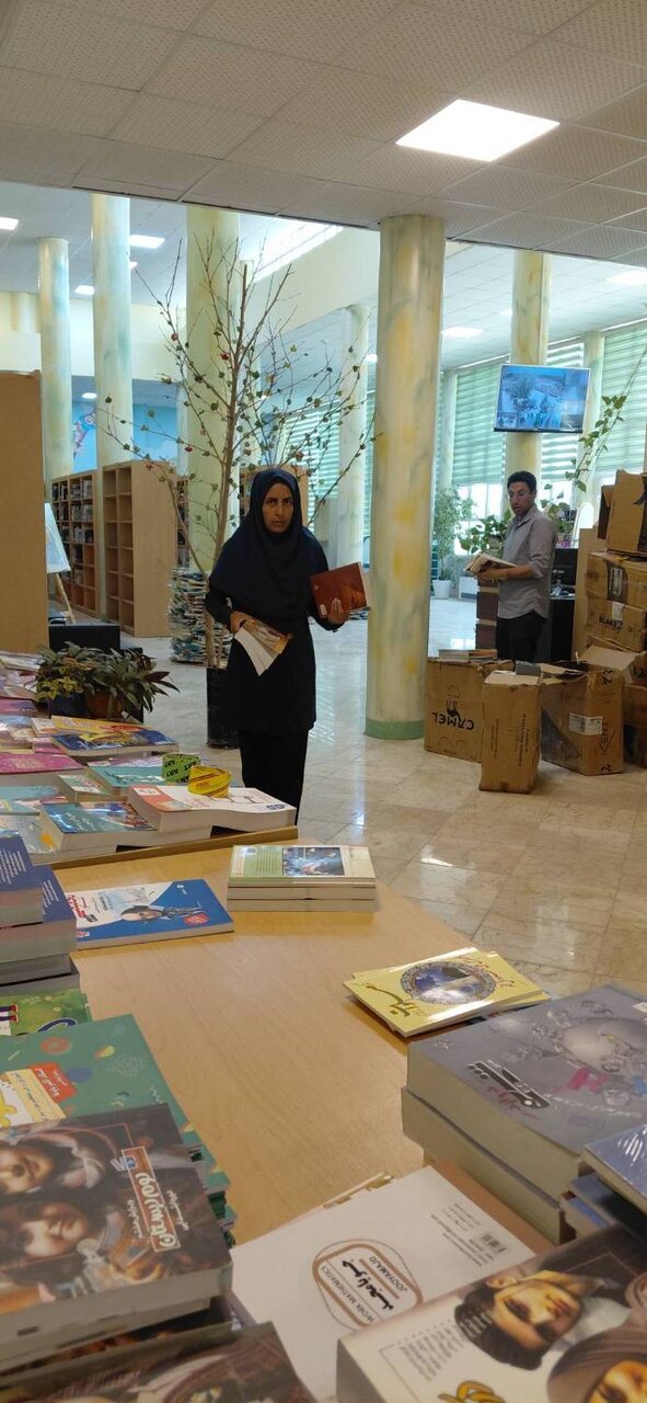 اهدای بیش از ۱۵ هزار نسخه کتاب و اسباب‌بازی به کتابخانه‌های عمومی لرستان