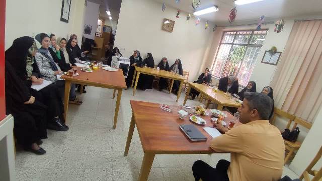 چهاردهمین جلسه کارگاه «به رنگ زندگی» با موضوع «اعجاز رابطه» در کتابخانه عمومی دروار برگزار شد