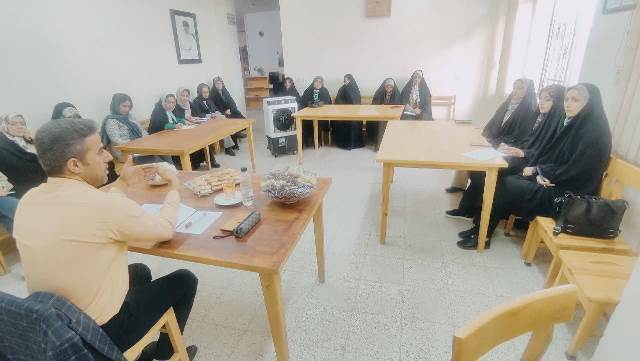 چهاردهمین جلسه کارگاه «به رنگ زندگی» با موضوع «اعجاز رابطه» در کتابخانه عمومی دروار برگزار شد