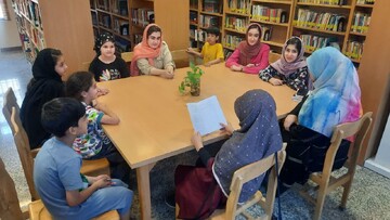 جمع‌خوانی کتاب «شکوه محراب» در کتابخانه فردوسی پیشوا 
