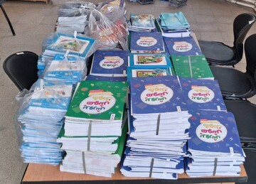 اهدای 330 جلد کتاب به کتابخانه سیار یار مهربان2
