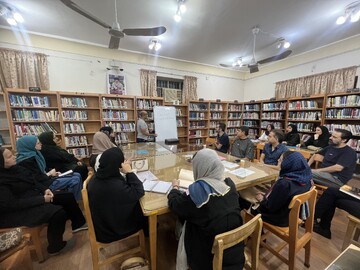 نقد کتاب در لارستان