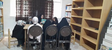 فعالیت‌های فرهنگی کتابخانه مؤمن‌آباد ازنا در هفته‌ای که گذشت؛ از اوریگامی خیمه تا نمایشگاه کتاب محرم