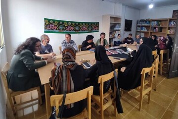 «آیین سرخ کلمات» در کتابخانه برادران قربانی طنین‌انداز شد
