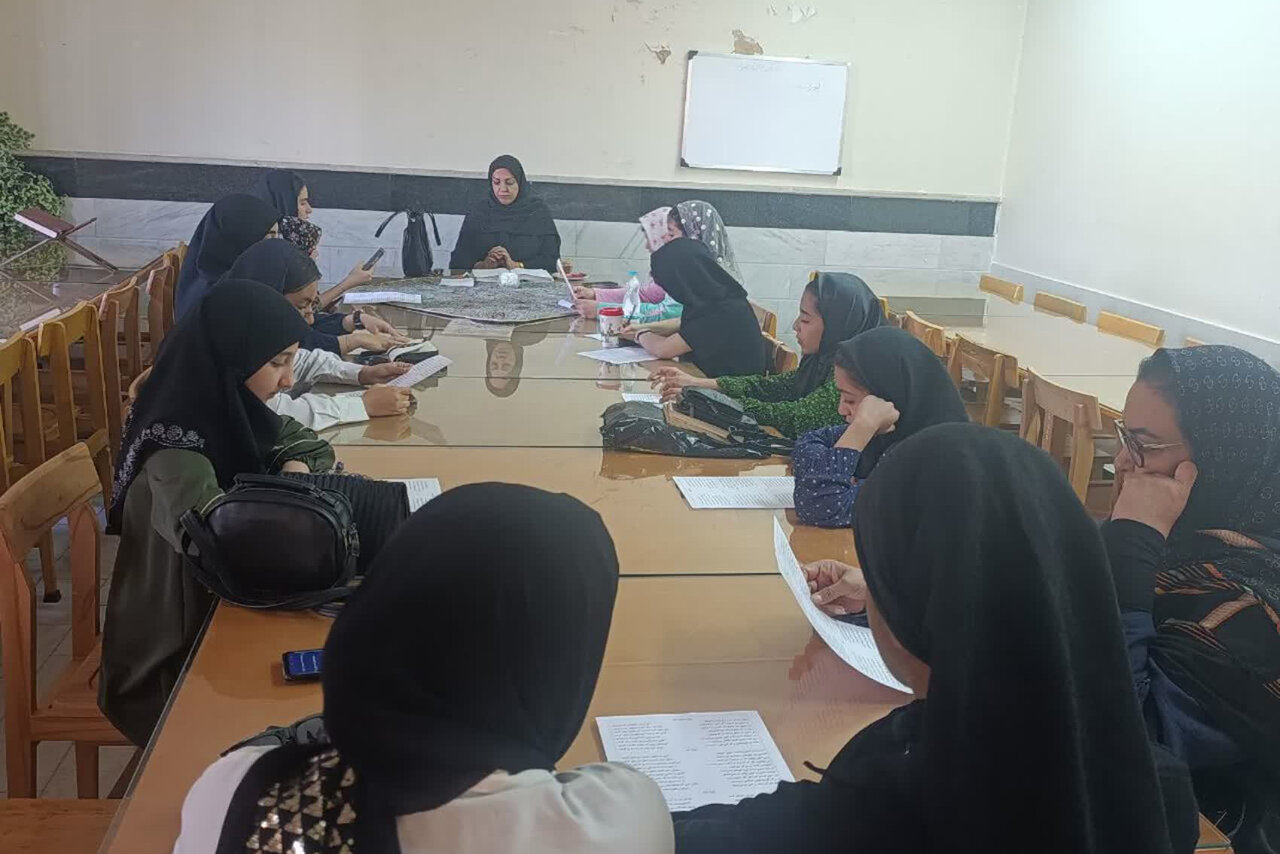 ترویج کتاب و کتابخوانی در کتابخانه حضرت علیبنابیطالب(ع) شهر اراک