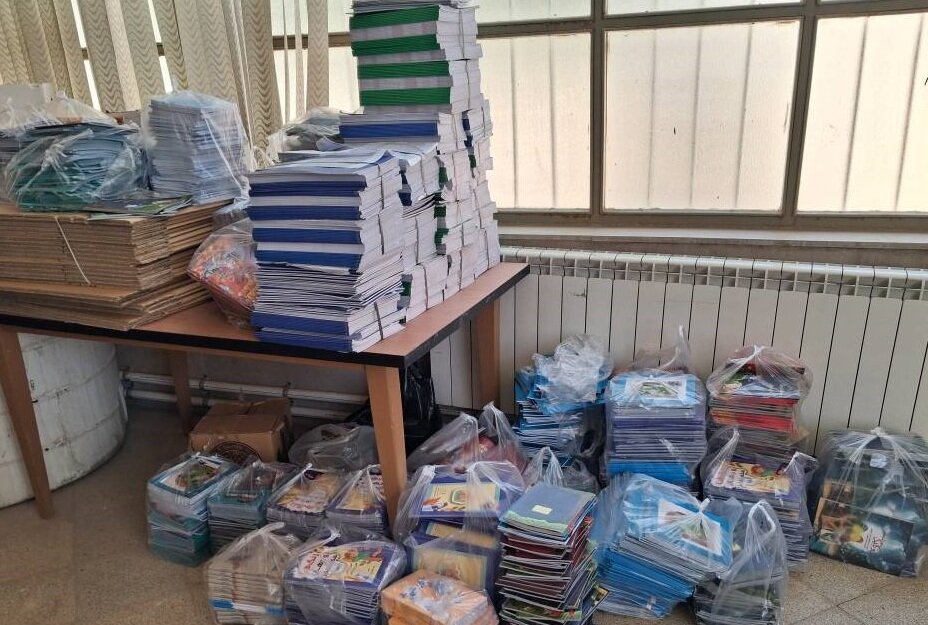 اهدای ۳۳۰ جلد کتاب به کتابخانه سیار یار مهربان ۲ در ورامین