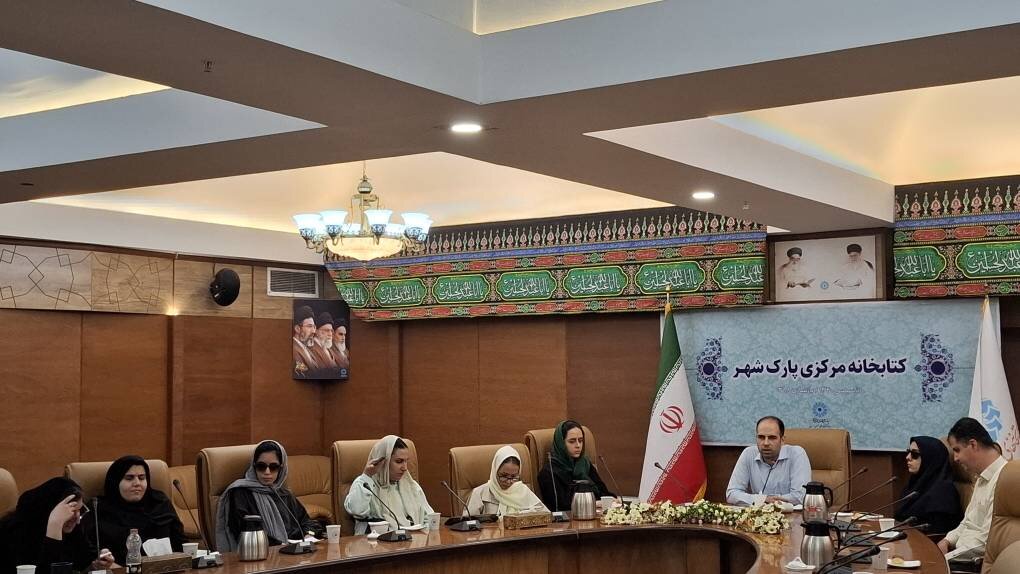 کارگاه «کمکهای اولیه روانشناختی در بحران» در کتابخانه مرکزی پارک شهر