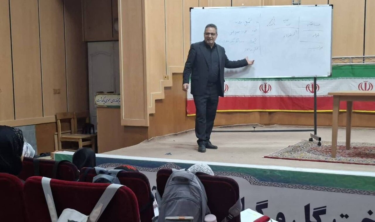برگزاری چهارمین نشست محفل ادبی شاهنامهخوانی در کتابخانه امام جعفر صادق علیهالسلام پاکدشت