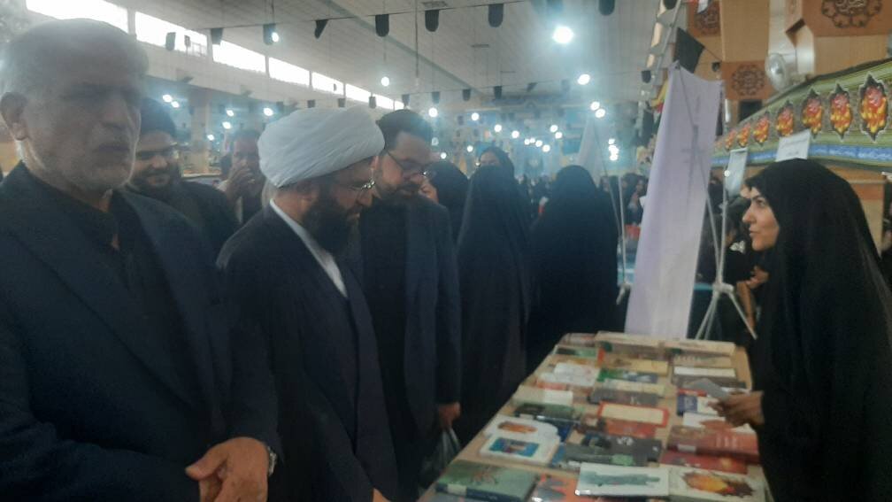 برگزاری میز خدمت اداره کتابخانه‌های عمومی پاکدشت در مصلی این شهرستان