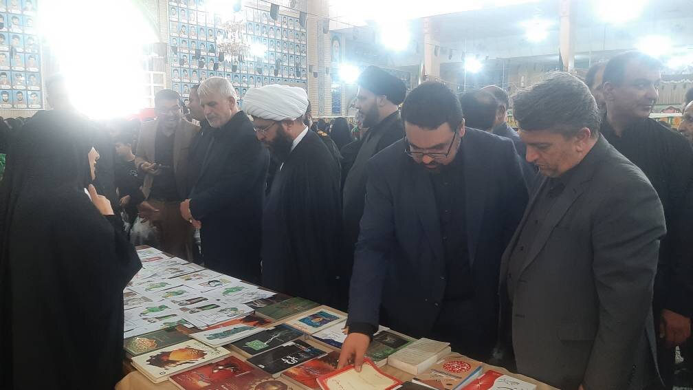 برگزاری میز خدمت اداره کتابخانه‌های عمومی پاکدشت در مصلی این شهرستان