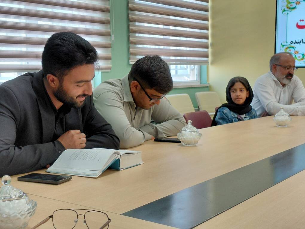 برگزاری محفل ادبی «حلقه ادبی کلمات» در سوگ محرم در کتابخانه امام علی(ع) قیدار