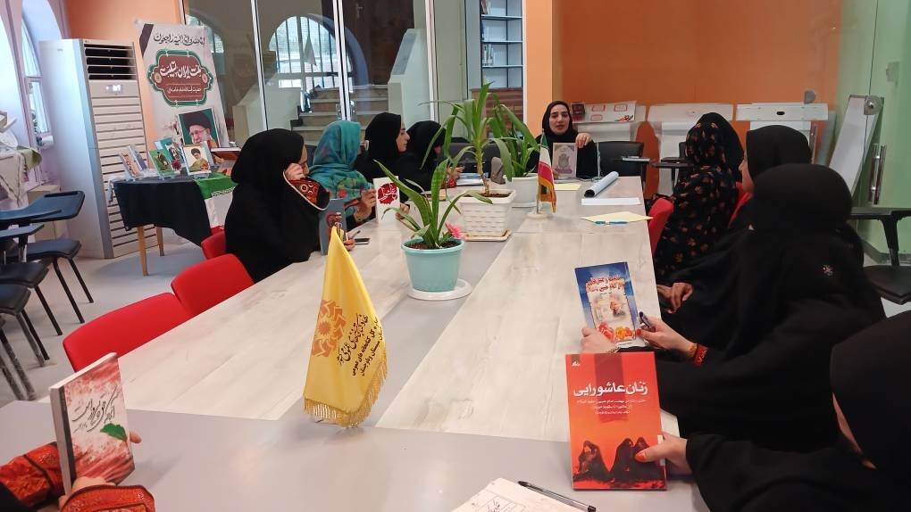 نشست کتابخوان با معرفی ۶ کتاب عاشورایی در کتابخانه شهید بهشتی خاش برگزار شد