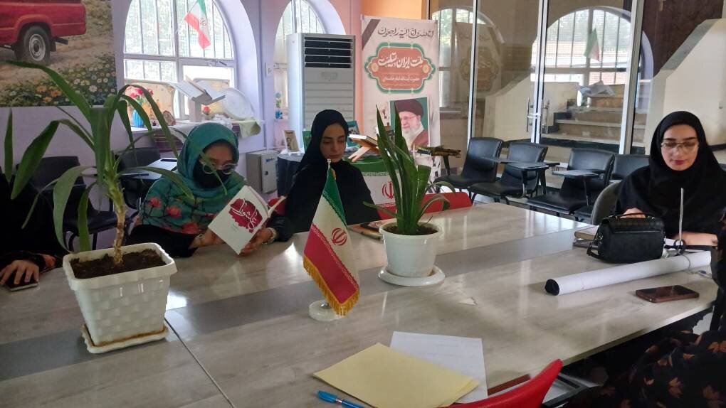 نشست کتابخوان با معرفی ۶ کتاب عاشورایی در کتابخانه شهید بهشتی خاش برگزار شد