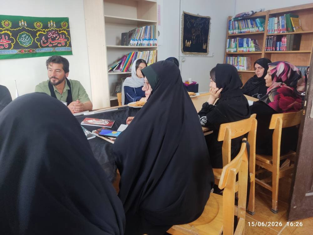 «آیین سرخ کلمات» در کتابخانه برادران قربانی طنینانداز شد