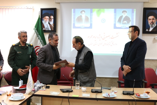 نشست بصیرتی با محوریت پیامهای عاشورا در ادارهکل کتابخانههای عمومی استان سمنان